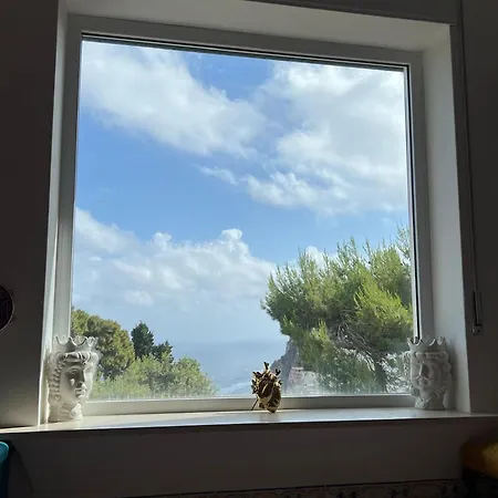Feriehus Heartbreaking Sea View House In - Italy *